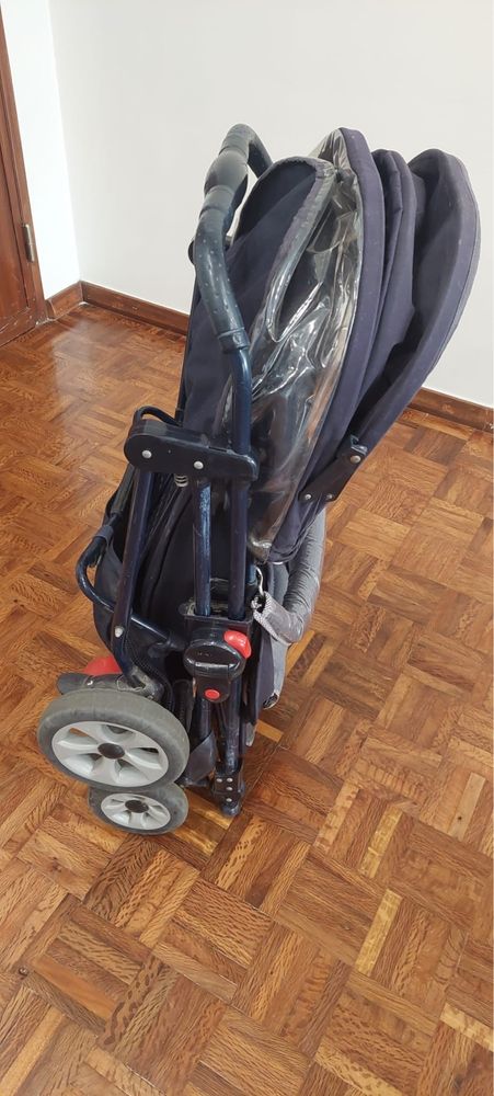 Carrinho bebe com edredão e capa para a chuvea