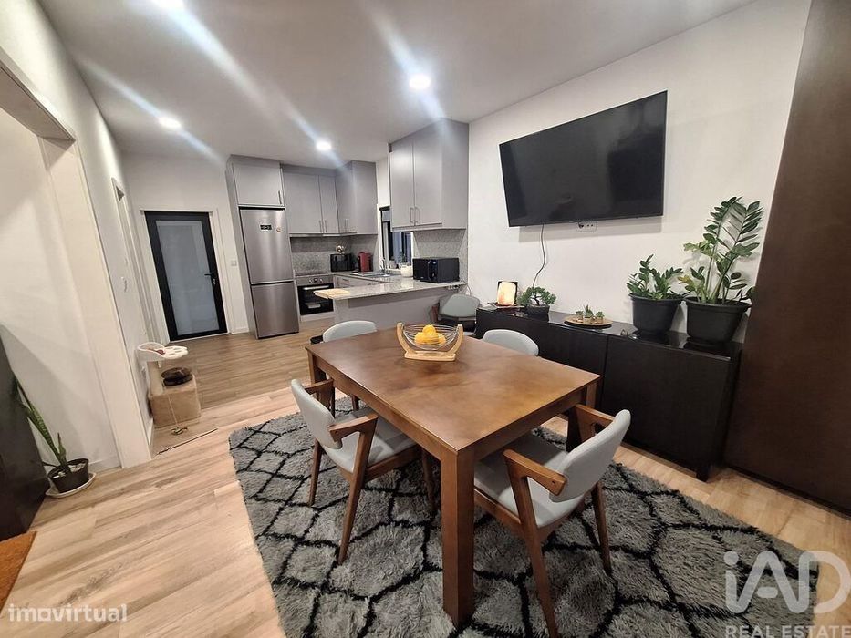 Moradia bi-familiar T3 em Baguim do Monte de 130 m2