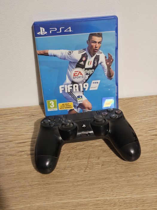 Comando Playstation 4 (PS4) + jogo FIFA 19