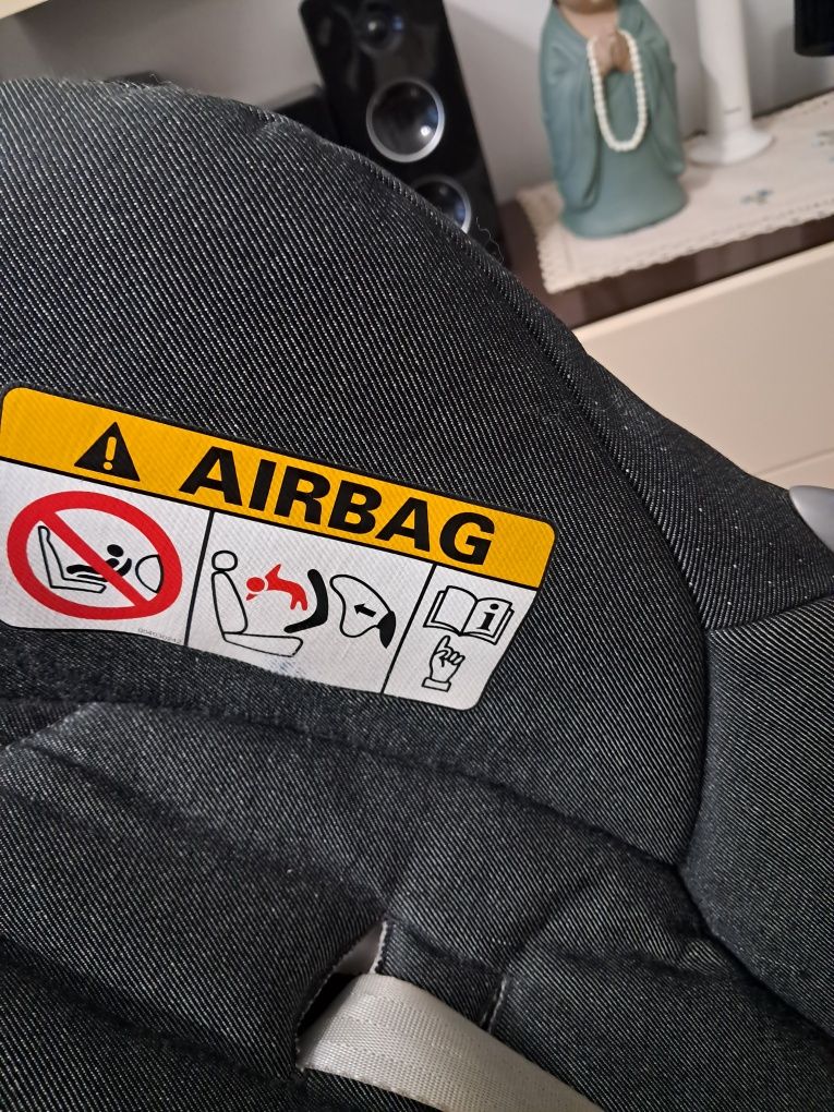 Carrinho de bebé com ovo