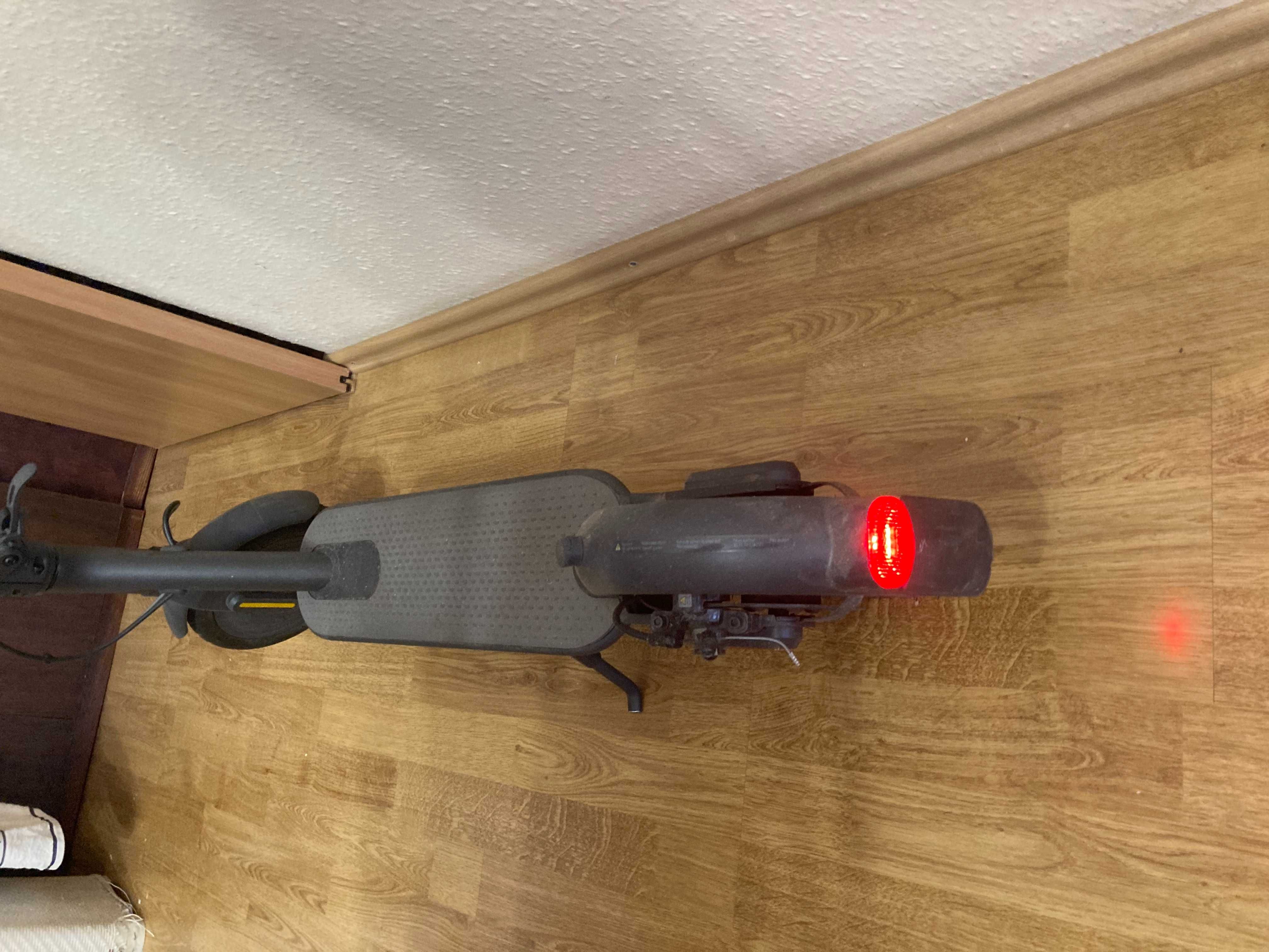 Електросамокат Xiaomi Mi Electric Scooter Essential сяомі