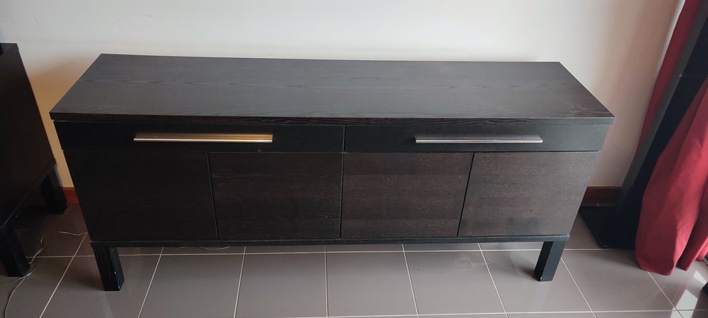 Aparador IKEA Bjursta