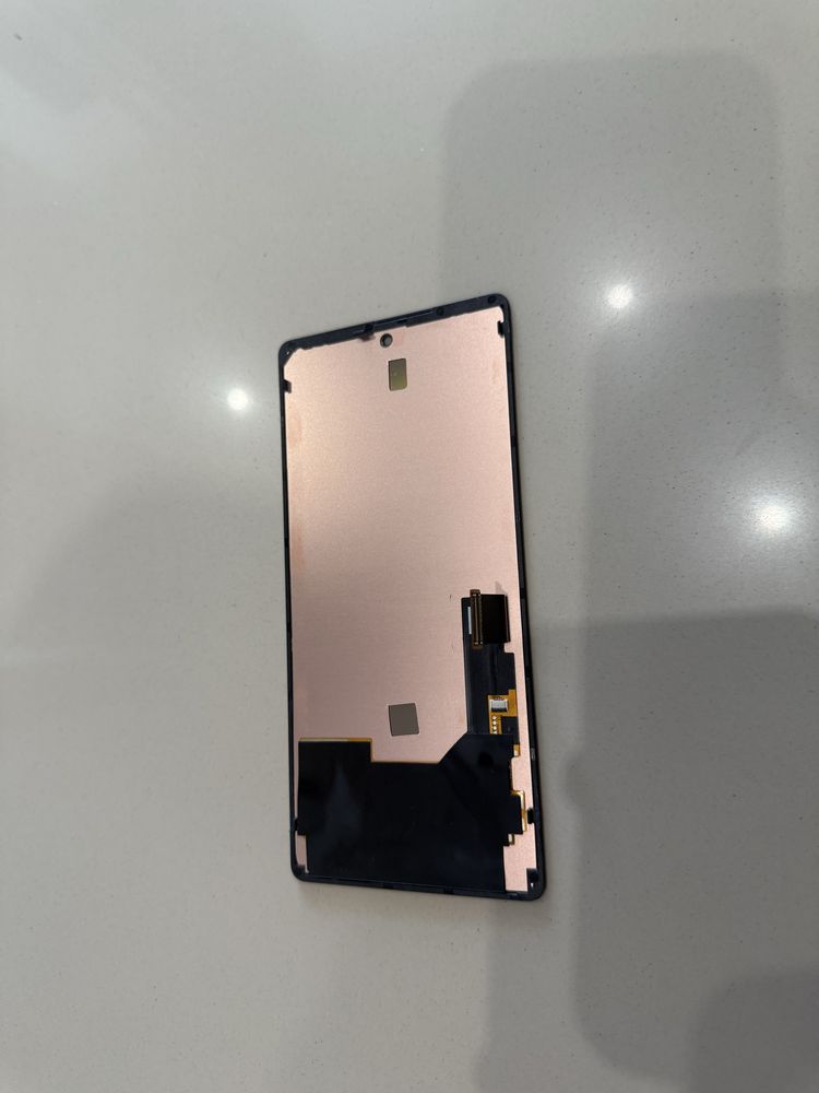 Дисплей Google Pixel 6 з сенсором та рамкою