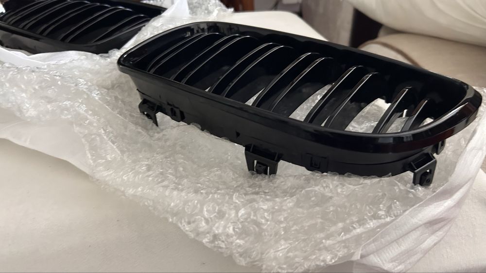 Grelhas serie 1 , cor preta