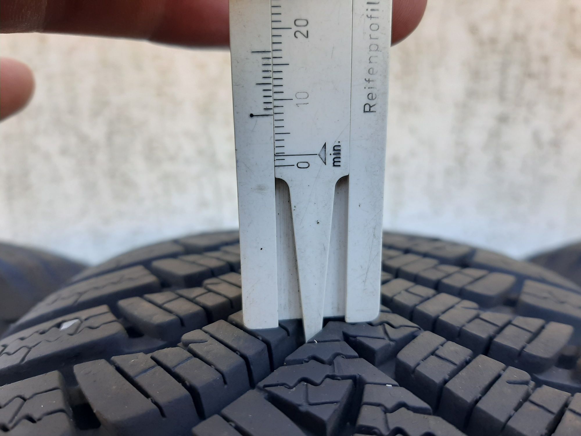 2x Opony zimowe 185/70R14 Hankook Winter I*Cept RS2 / Jak Nowe / 2020r
