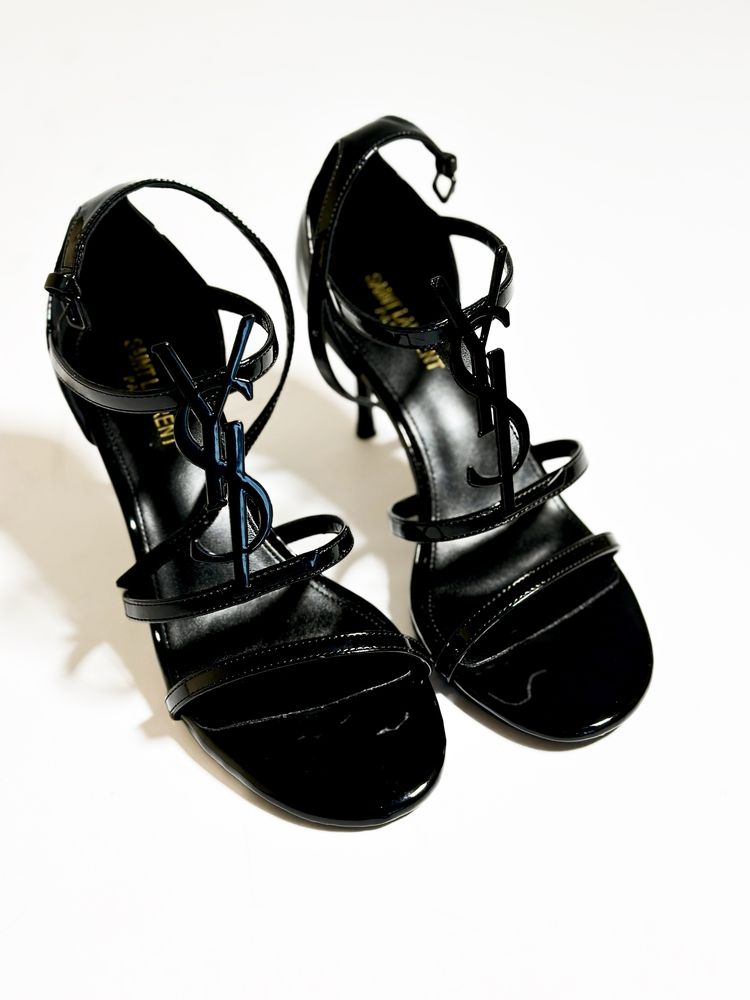 Босоніжкі YSL.