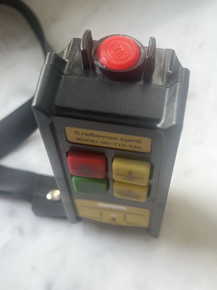 Pilot bezprzewodowy do wyciągarki 230V czterokanałowy