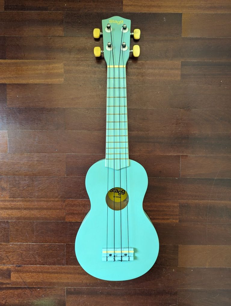 Vendo Ukulele Stagg como NOVO