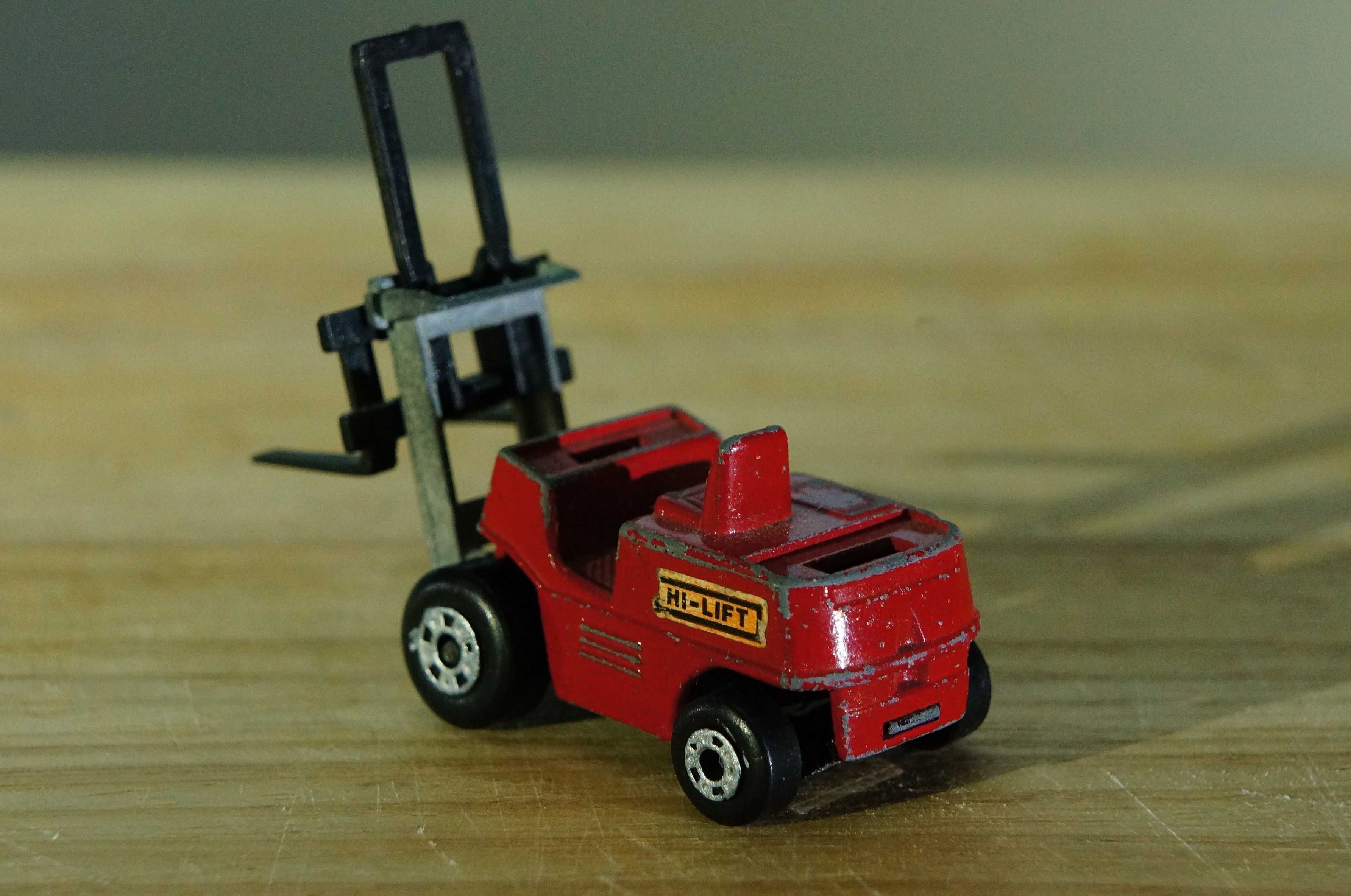 Matchbox Fork Lift Truck No.15 - wózek widłowy czerwony - 1972 England