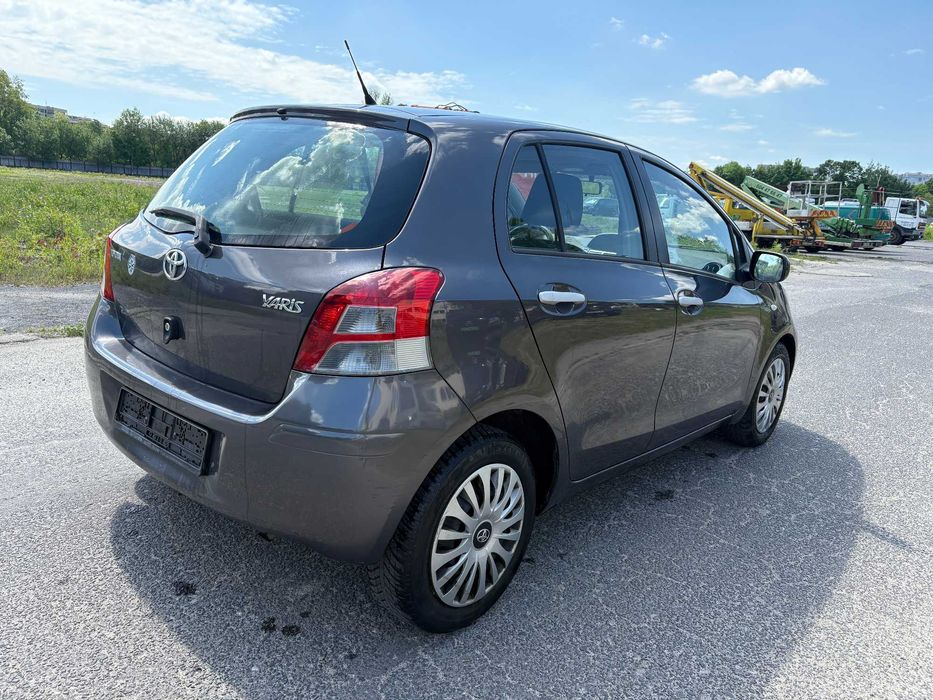 Toyota Yaris. Bardzo ładna Toyota Yaris , 5-d, klima, hak, super stan