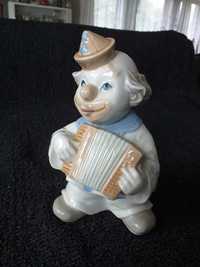 Figurka klaun z akordeonem