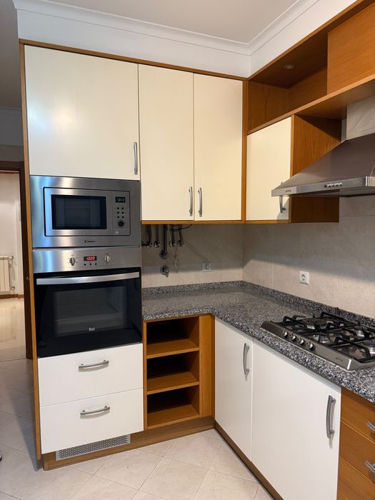 Cozinha Usada Mobilada Completa, com Eletrodomésticos a Bom Preço!