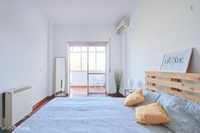 541616 - Quarto com cama de casal, com varanda, em apartamento com...