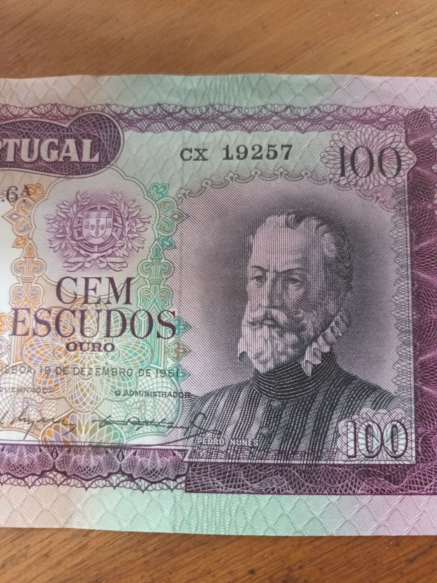Nota de 100 escudos com representação de Pedro Nunes