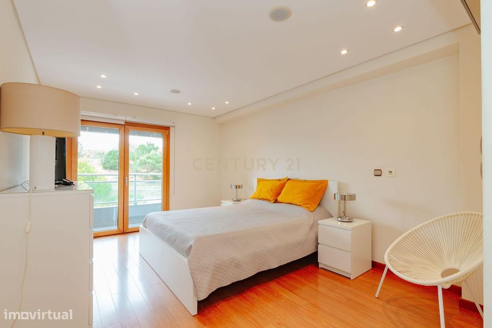 Apartamento T2 com Box Privativa, Urbanização Malvarosa, Alverca do Ri