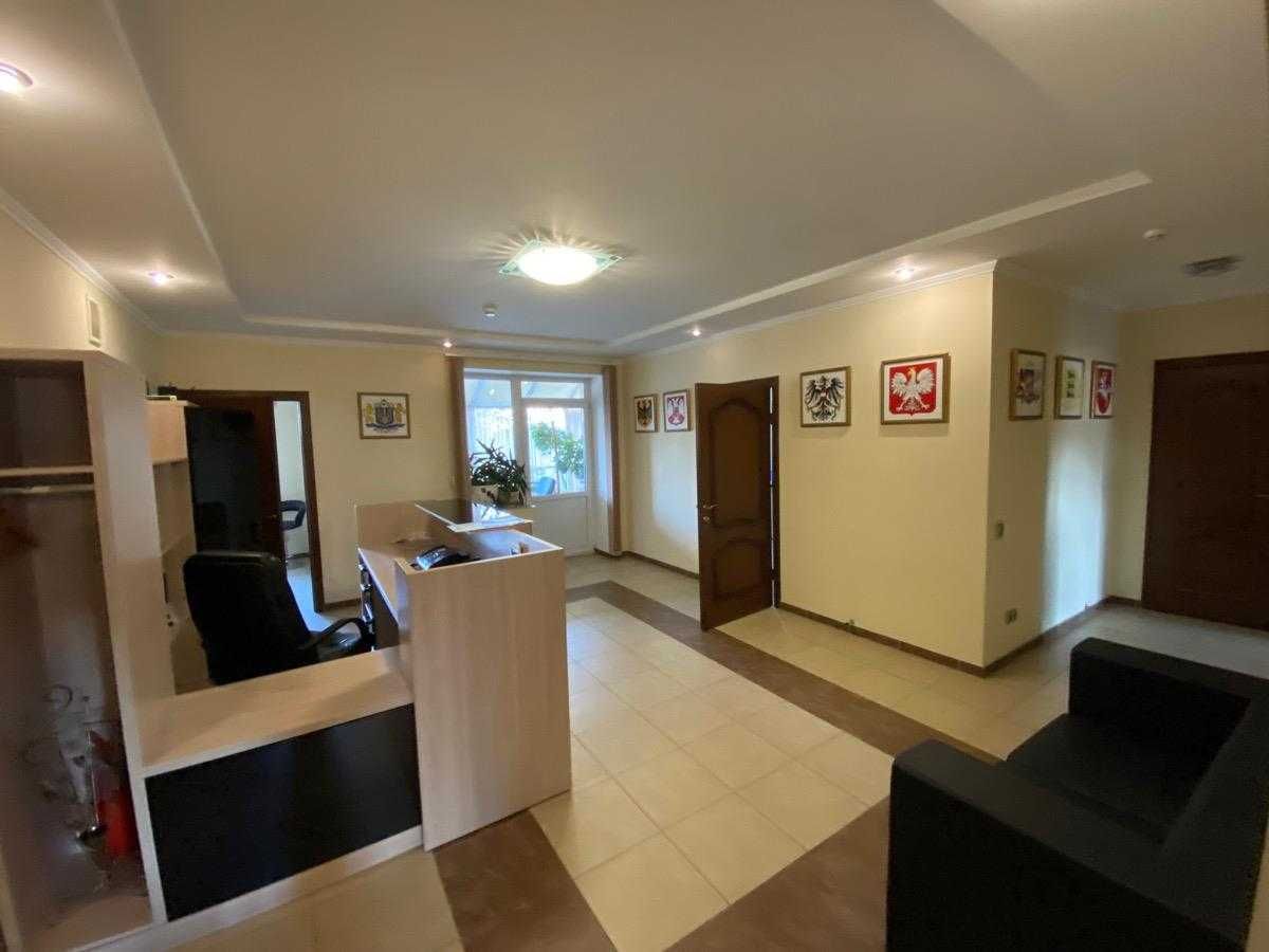 Продаємо комплекс приміщень в центрі, можливо із діючим бізнесом