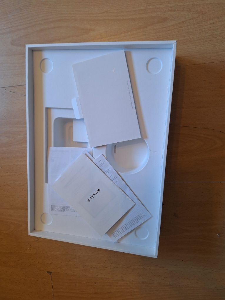 Caixa de MacBook Air de 13 polegadas vazia