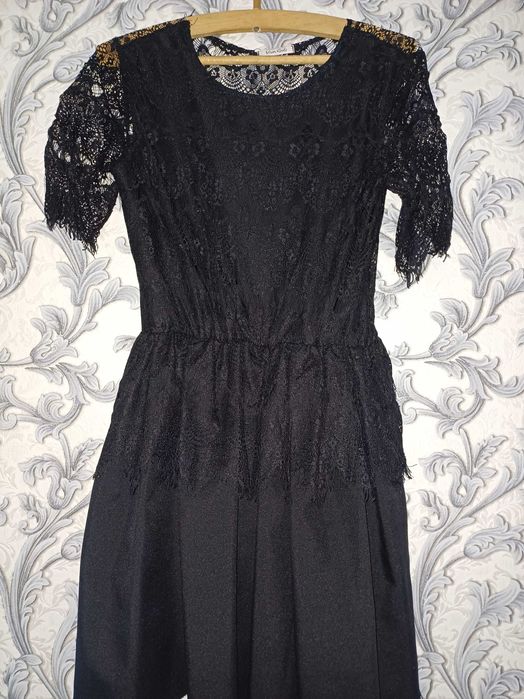 Плаття чорне, довжина міні