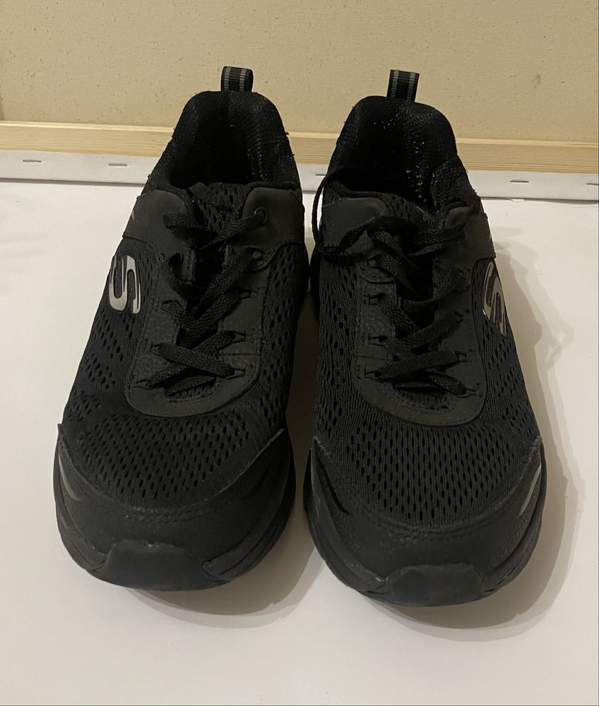 Кросівки Sketchers relaxed fit memory foam 39