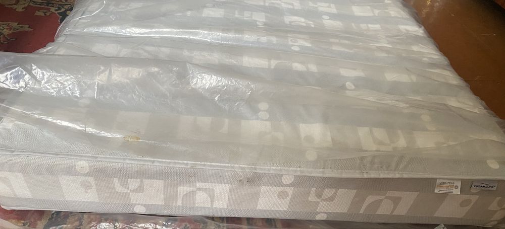 Продам два нових матраси.90/200