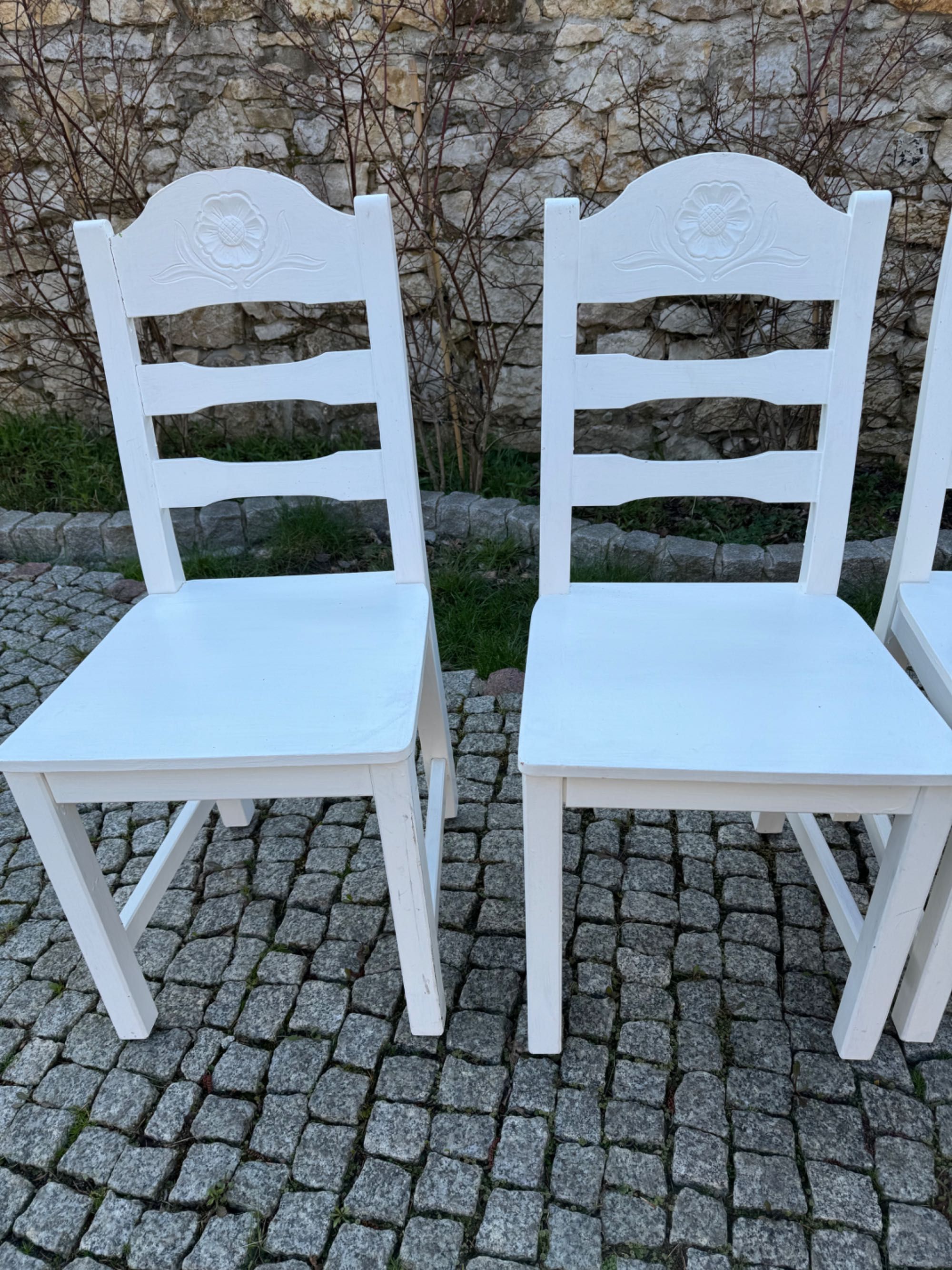 Krzesła sosnowe drewniane białe malowane styl prowansalski zdobione