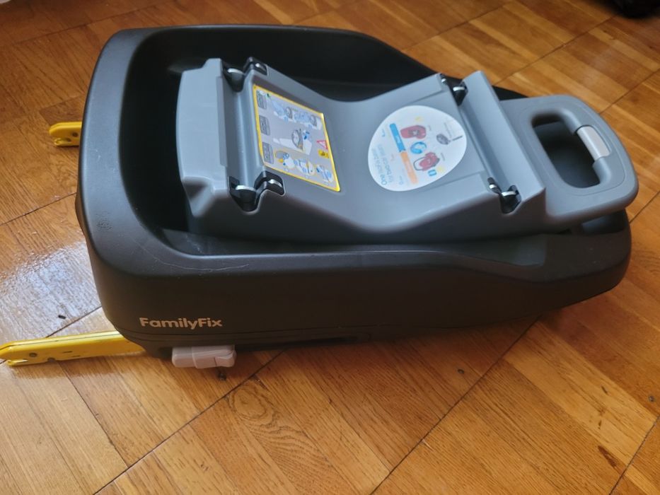 Система кріплення Isofikx та крісло автомобільне Махі-Соsi