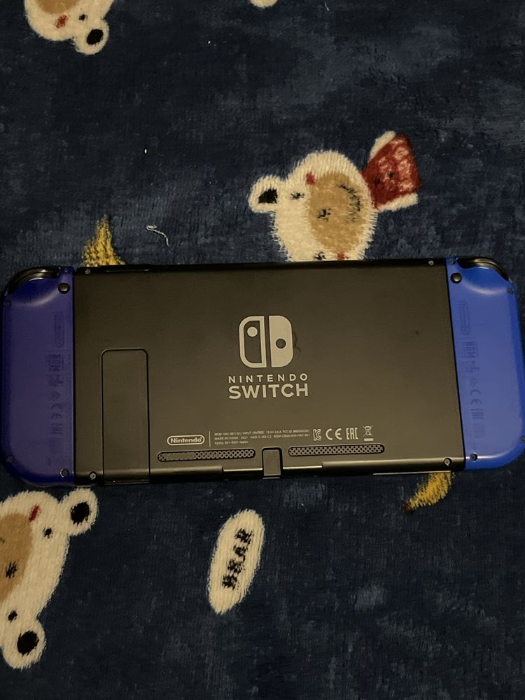 Nintendo switch com Joy cons de Zelda