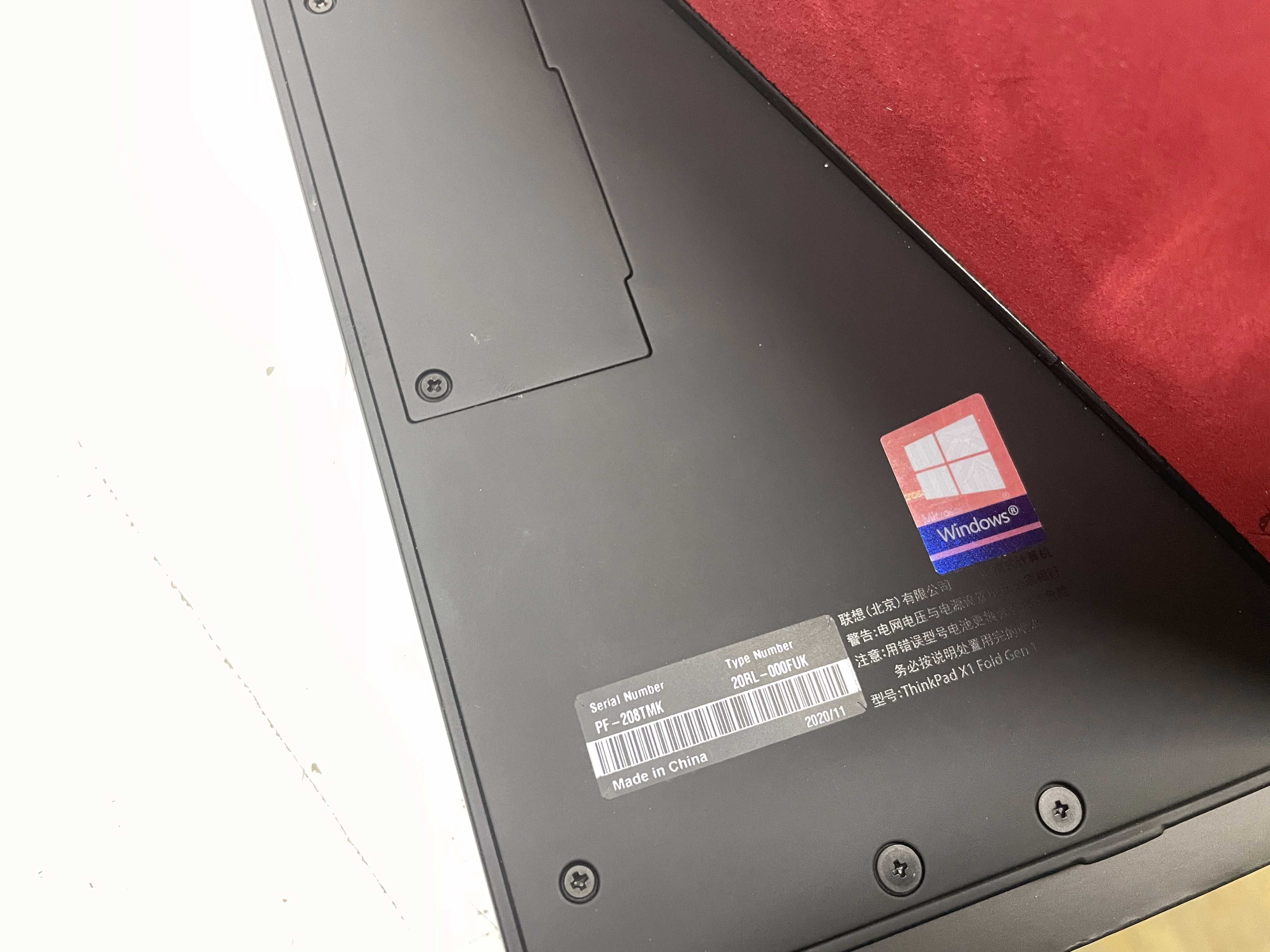 Ноутбук книжка с гибким экраном Lenovo ThinkPad X1 Fold на запчасти