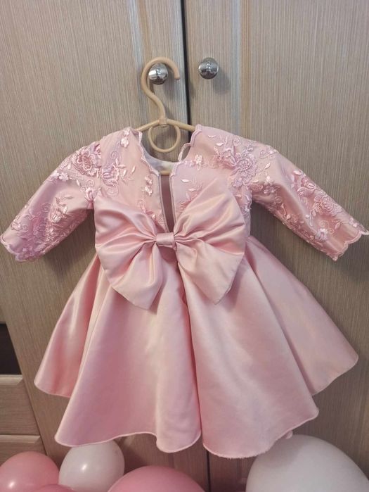 Продам сукню на рочок,платье на годик.