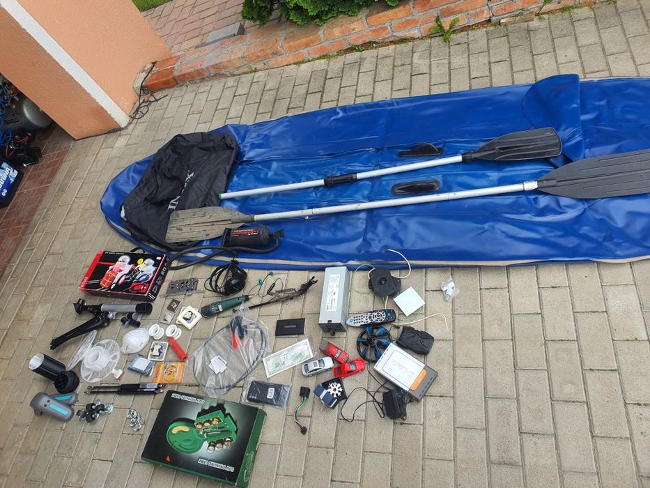 Wyprzedaż garażowa zabawki, kajak, narzędzia