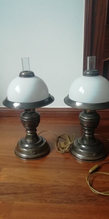 Conjunto de 3  candieiros um de tecrone 2 de. Mesa de cabeceira