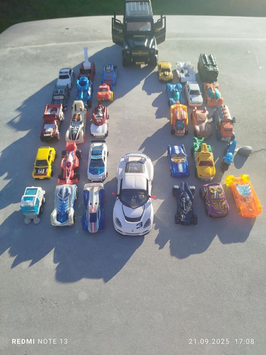 Колекція машинок хотвілс