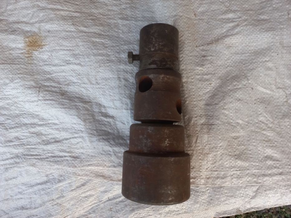 Механічний домкрат, універсальний.