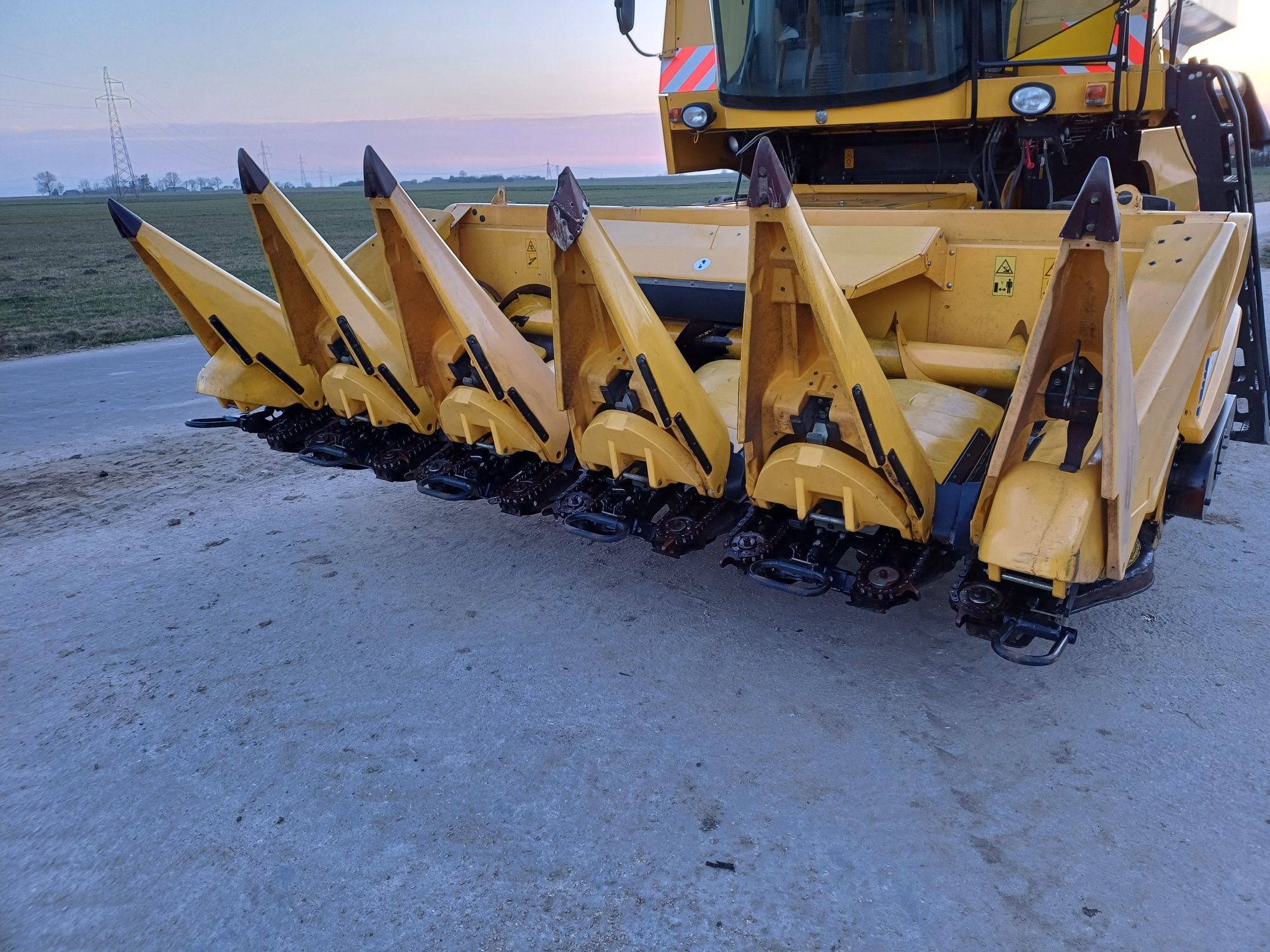 Przystawka New Holland Tc  kukurydzy heder super stan