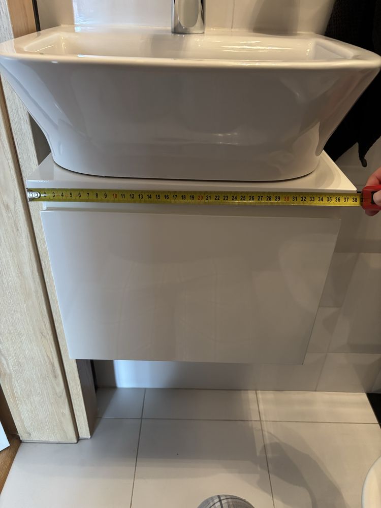 Bateria umywalkowa hansgrohe, szafka, umywalka roca