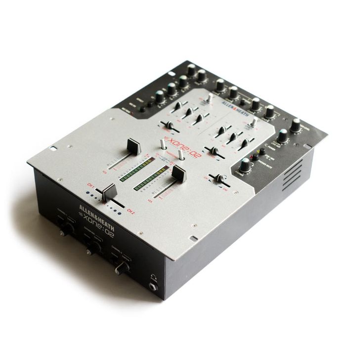 Allen&Heath XONE:02 скретчевый микшер
