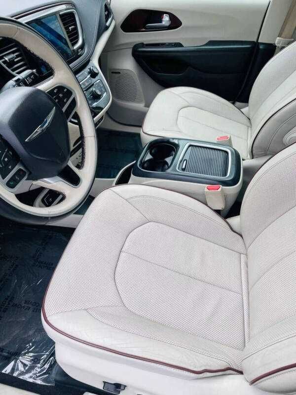 Chrysler Pacifica Limited 2017