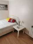 Cama de casal em branco