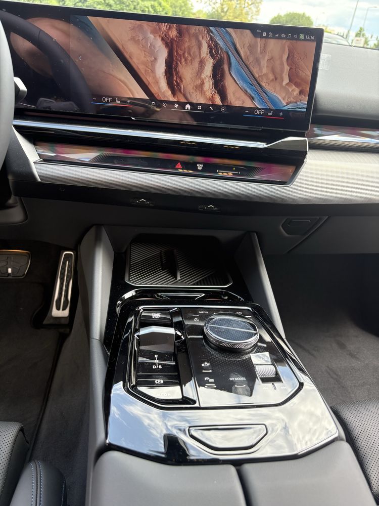 Wynajem BMW Serii 5 350e xDrive