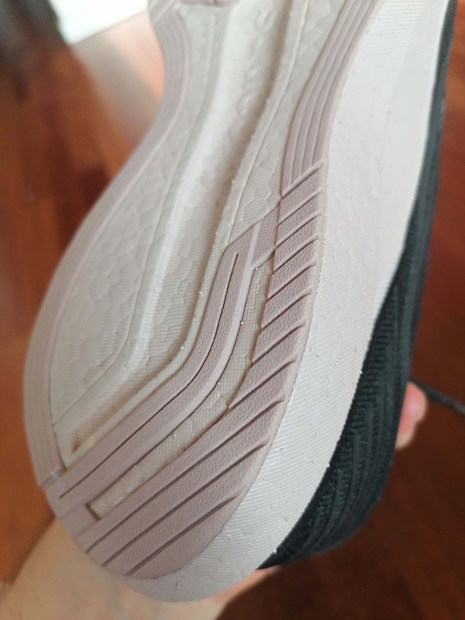 Saucony Endorphin speed rozmiar 42,5