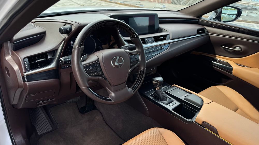Продам Lexus ES 300 Hybrid 2021 Ідеальний і Максимальний