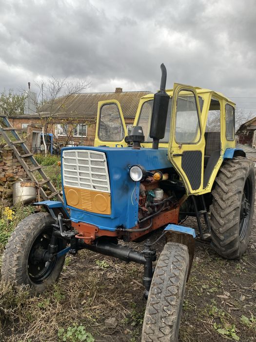Трактор ЮМЗ 6 з плугом