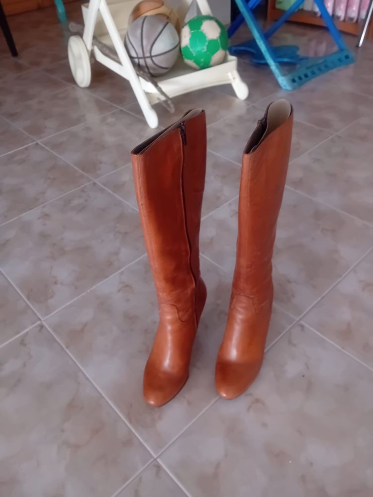 Botas de cano alto castanhas (usadas APENAS 1 vez)