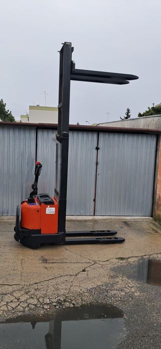 Paleciak elektryczny Toyota