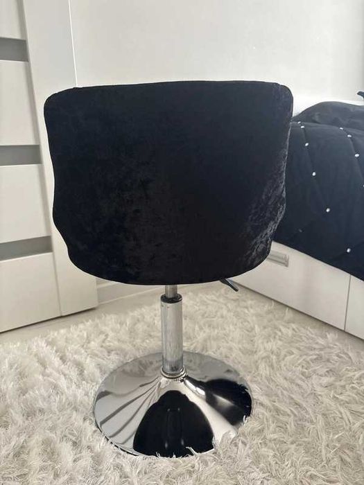 Fotel obrotowy HOKER welurowy glamour czarny z cyrkoniami