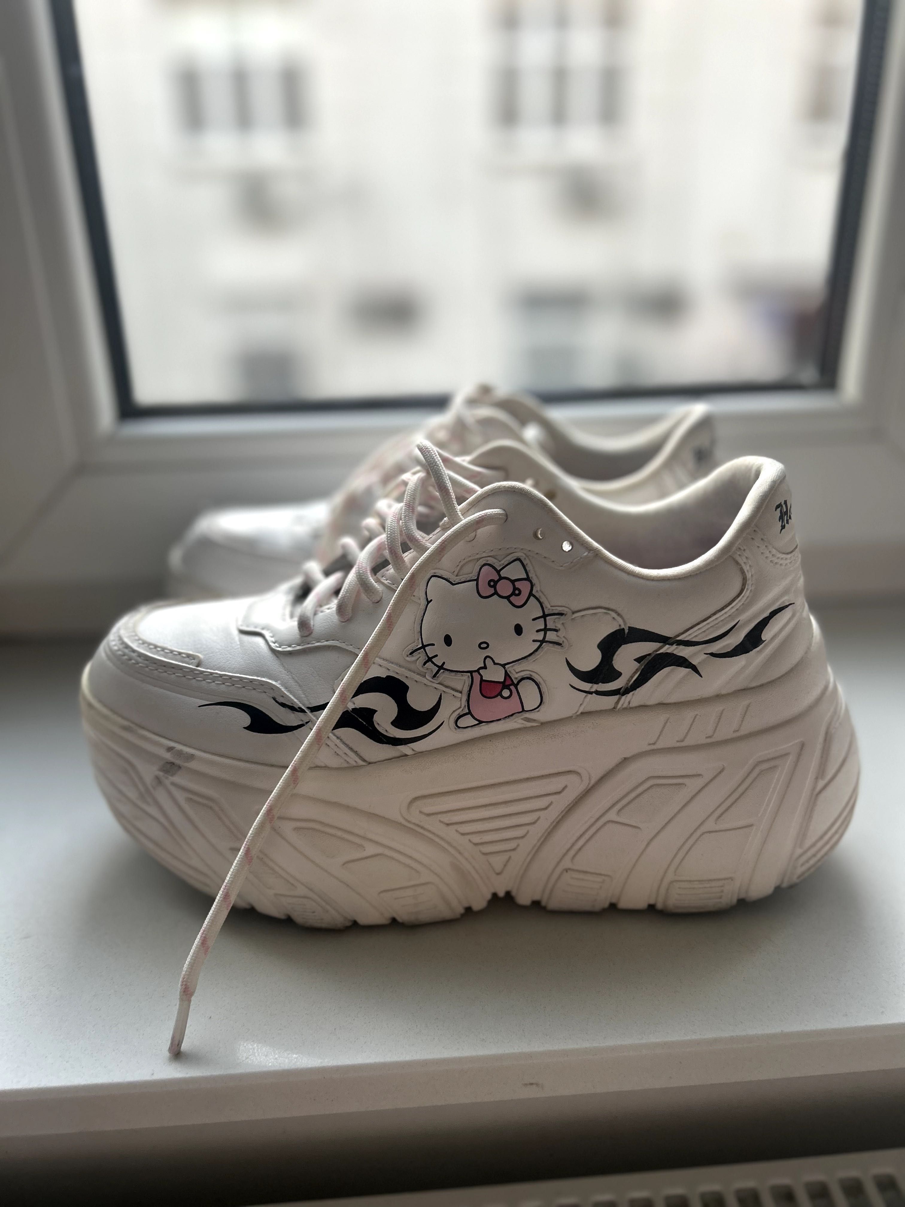 Buty Sanrio Hello Kitty na dużej platformie, rozmiar 37