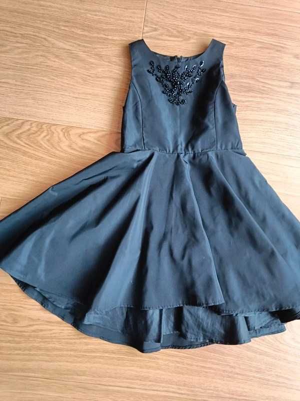 Czarna elegancka sukienka 128