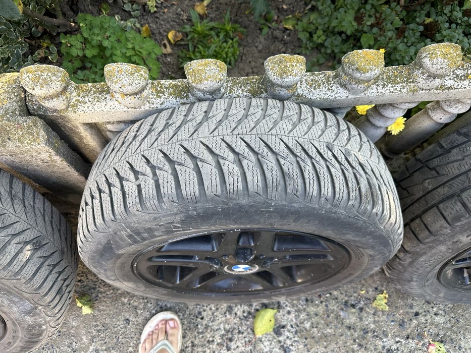 Продам диски з резиною BMW r15 5*120