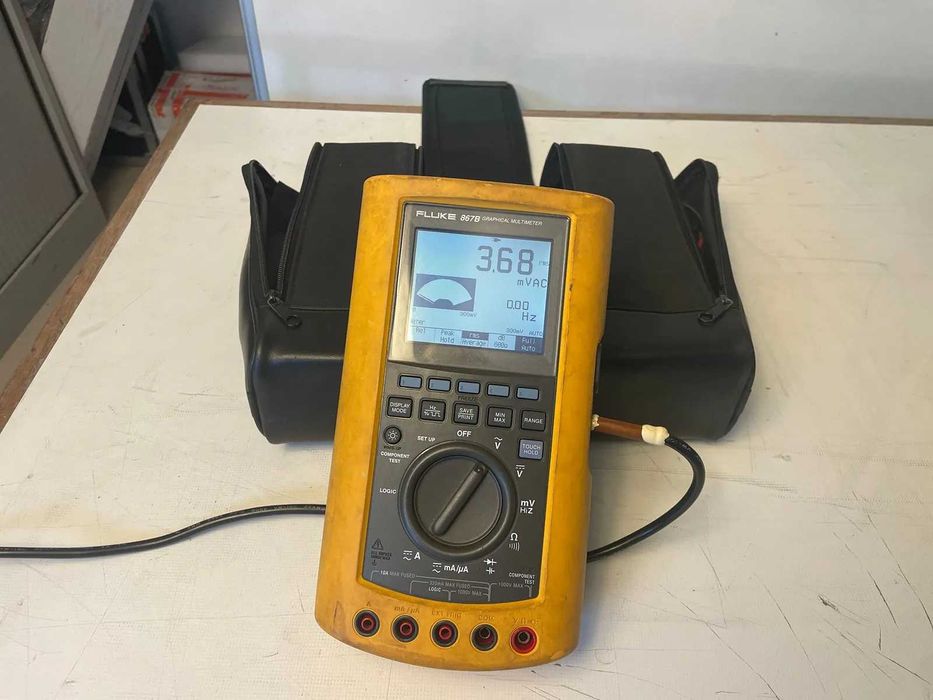 Multímetro FLUKE - 867B
