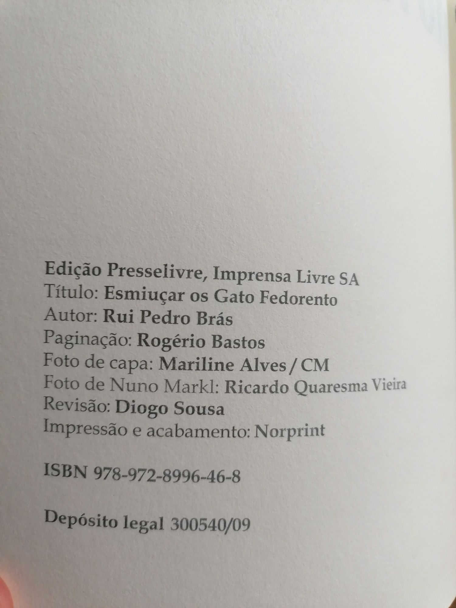 Livro Esmiuçar os Gato Fedorento de Rui Pedro Brás